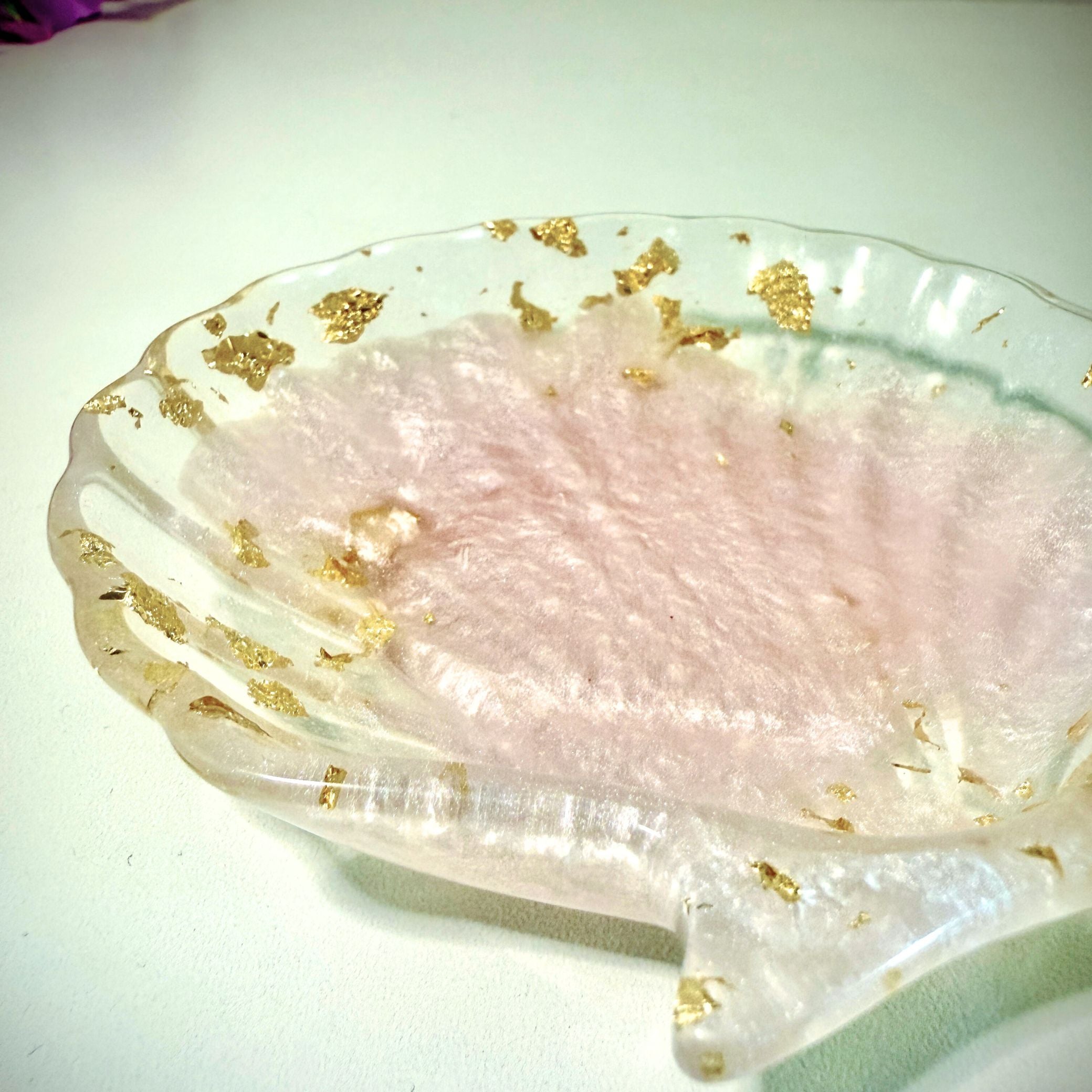 Coastal Luxe Shell Trinket Dish – Blush Pearl & Gold Leaf